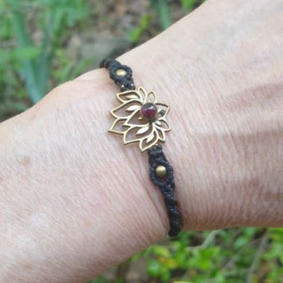 Bracelet connecteur et pierre