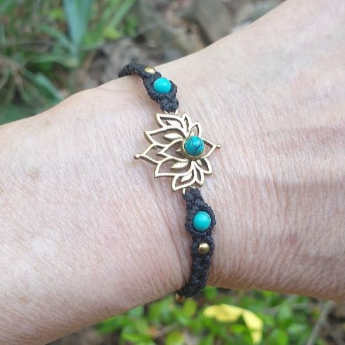 Bracelet connecteur et pierre