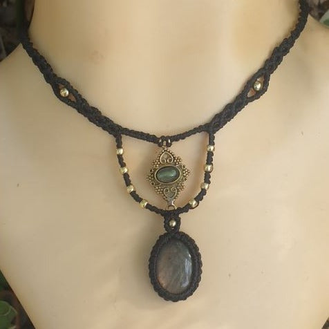 Collier labradorites