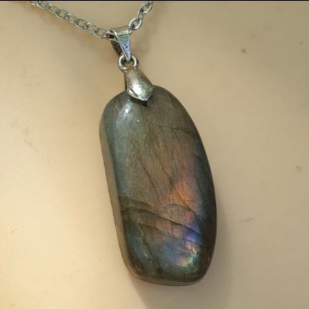 Pendentif labradorite multicolore