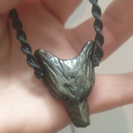 Collier tête de loup en obsidienne dorée